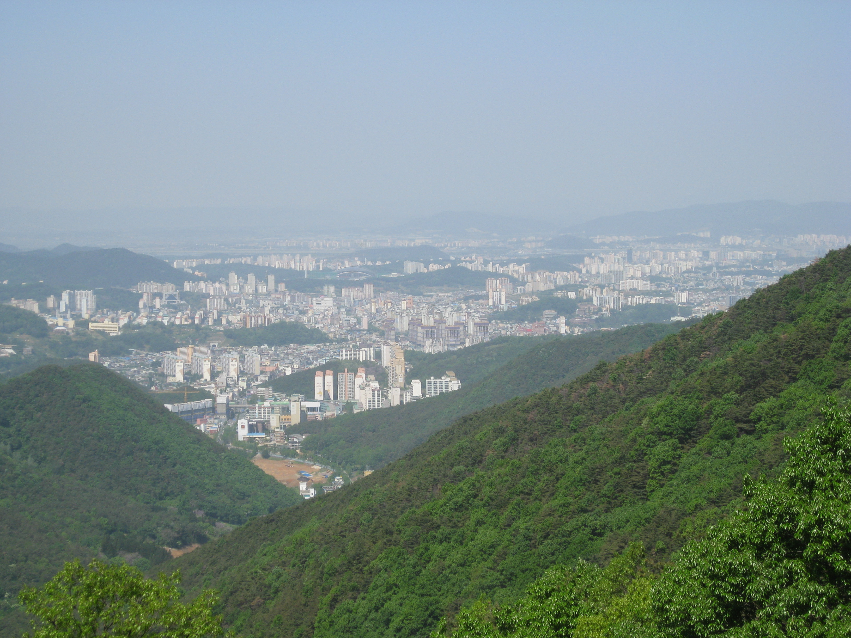 산에서 내려다본 광주 도심의 자료사진